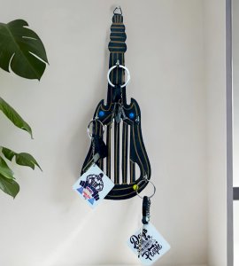 Guitar, Straight bars in center wooden hanging keystand / key rack for walls of your home and offices (black)